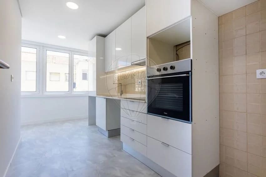 T1 flat for rent in Estefânia