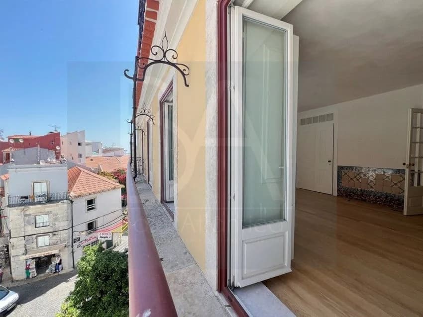 T2 flat for rent in rua de São João da Praça