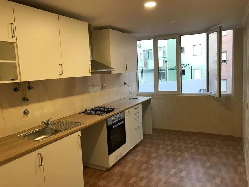 T3 flat for rent in rua Luís de Camões, 6