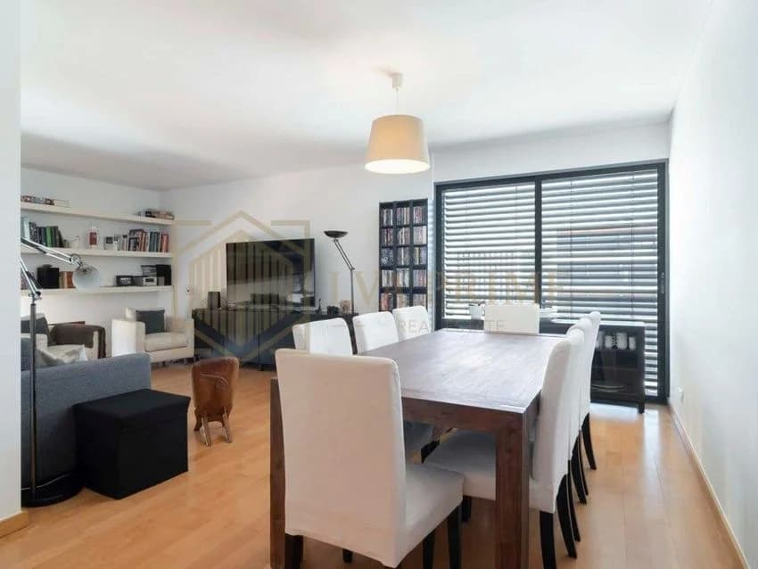 T2 flat for rent in rua Cozinha Económica