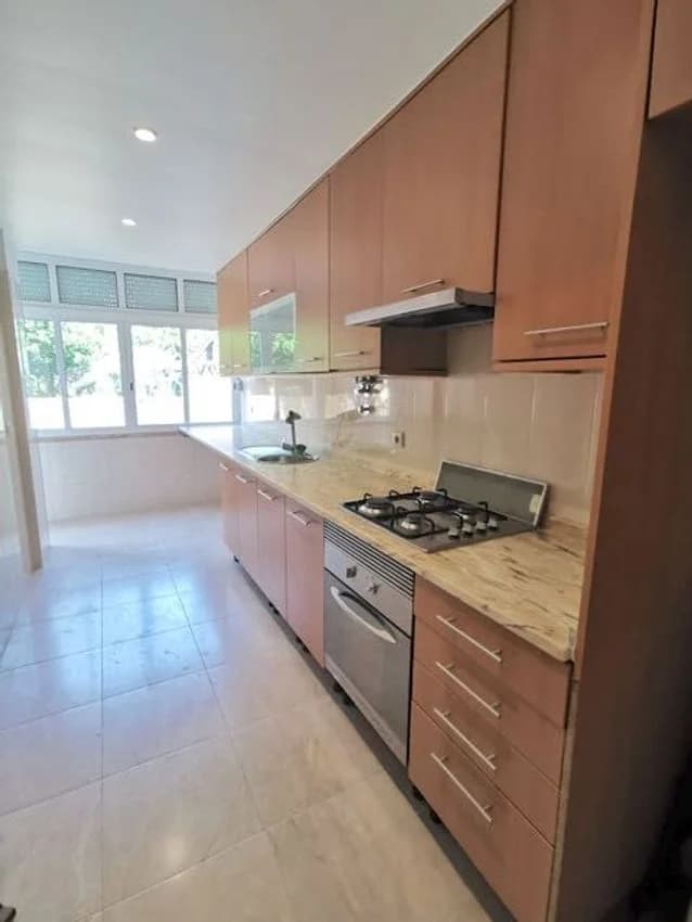 T2 flat for rent in rua 5 de Outubro, 14