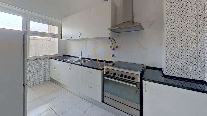 T2 flat for rent in estrada da Luz