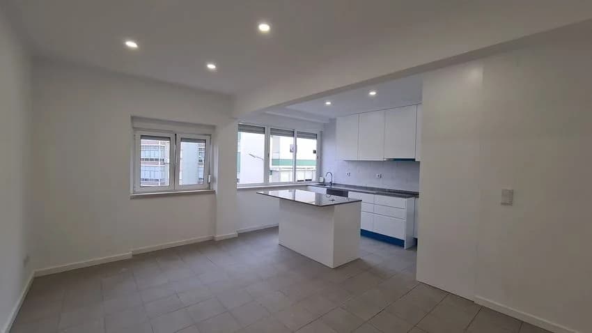 T2 flat for rent in rua de Angola, 2 a