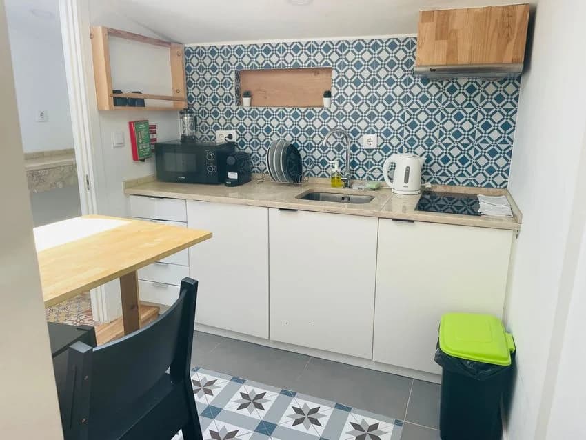 T1 flat for rent in rua dos Remédios