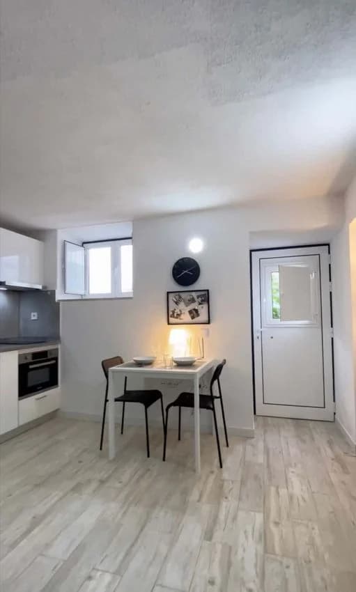T0 studio flat for rent in beco João Alves