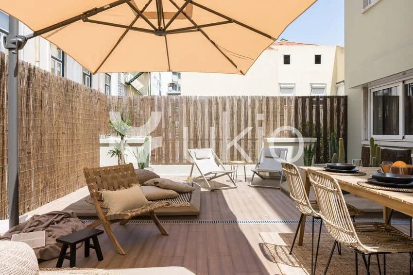 T2 flat for rent in rua Almeida Brandão